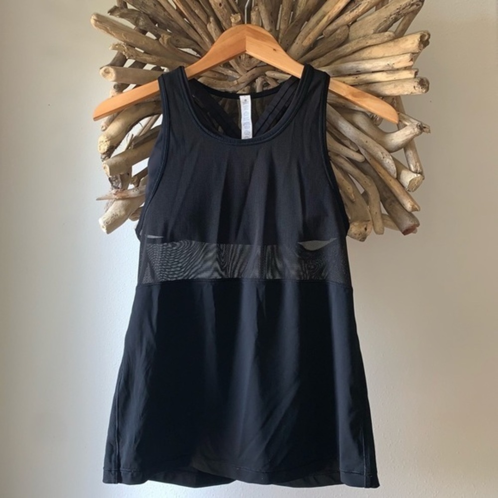 Lululemon black tank w/built in sports bra Size 4